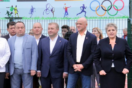 Современный стадион появился на территории Одесской гимназии №6 (фоторепортаж)