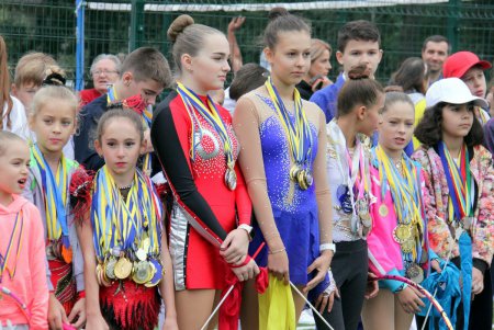 Современный стадион появился на территории Одесской гимназии №6 (фоторепортаж)