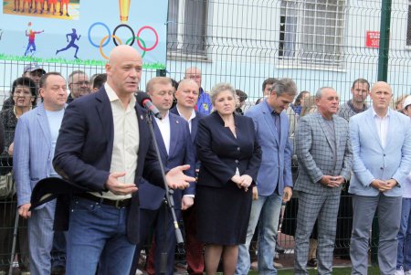 Современный стадион появился на территории Одесской гимназии №6 (фоторепортаж)