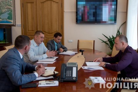 На аварийно-опасном участке автодороги Одесса-Овидиополь дежурят полицейские и устанавливают камеры видеонаблюдения (фото, видео)