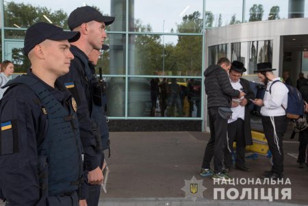 Правоохранители обеспечивают безопасность прибывших в Одессу паломников-хасидов (фото, видео) 