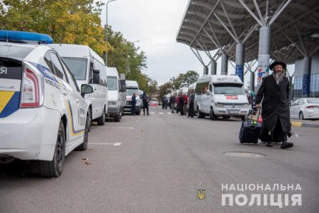 Правоохранители обеспечивают безопасность прибывших в Одессу паломников-хасидов (фото, видео) 