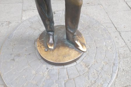 Постамент памятника Пушкину теперь прочно закреплен на фундаменте (фото)