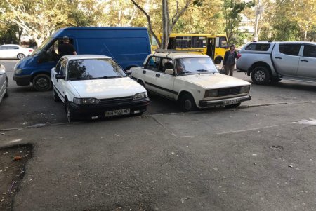 В городе демонтируют незаконно установленные объекты и элементы торговли (фото)