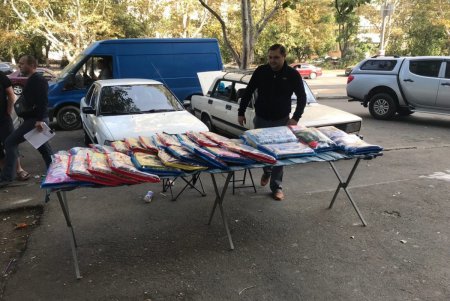 В городе демонтируют незаконно установленные объекты и элементы торговли (фото)
