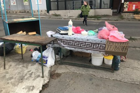 В городе демонтируют незаконно установленные объекты и элементы торговли (фото)