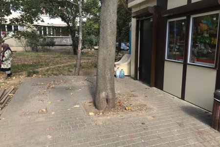 В городе демонтируют незаконно установленные объекты и элементы торговли (фото)