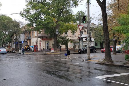 Дорожную разметку освежили на Торговой (фото)