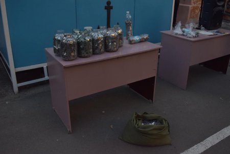 Курсанты мореходного колледжа собрали около центнера пятикопеечных монет для скульптуры (фото)
