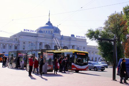 Привокзальная площадь: сухопутные ворота города (фоторепортаж) 