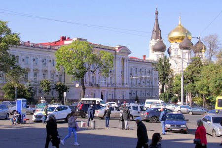 Привокзальная площадь: сухопутные ворота города (фоторепортаж) 