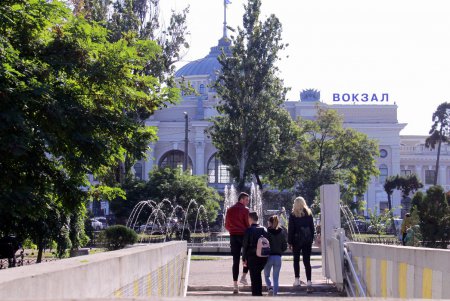Привокзальная площадь: сухопутные ворота города (фоторепортаж) 