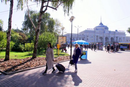 Привокзальная площадь: сухопутные ворота города (фоторепортаж) 
