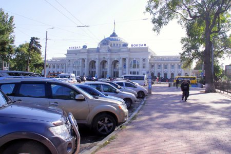 Привокзальная площадь: сухопутные ворота города (фоторепортаж) 