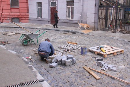 Капитальный ремонт Воронцовского переулка выходит на финишную прямую (фоторепортаж)