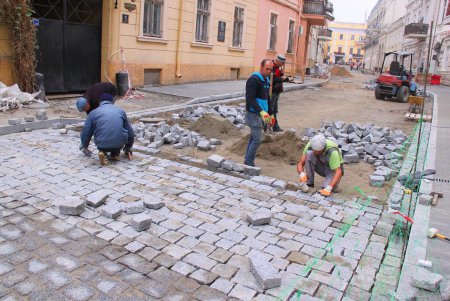 Капитальный ремонт Воронцовского переулка выходит на финишную прямую (фоторепортаж)