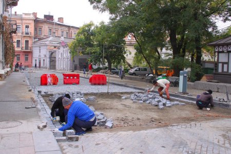 Капитальный ремонт Воронцовского переулка выходит на финишную прямую (фоторепортаж)