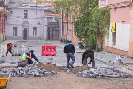 Капитальный ремонт Воронцовского переулка выходит на финишную прямую (фоторепортаж)