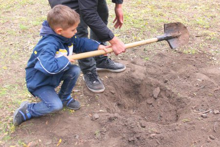 «Одесса без полиэтилена» и «Посади дерево»: сразу две экологические акции стартовали в один день (фоторепортаж)