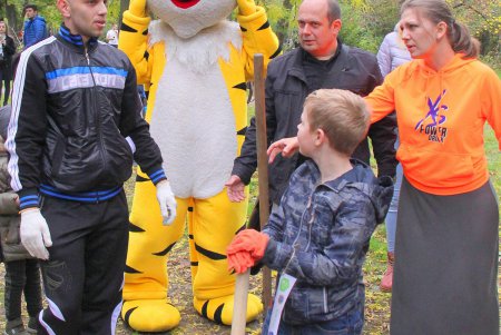 «Одесса без полиэтилена» и «Посади дерево»: сразу две экологические акции стартовали в один день (фоторепортаж)