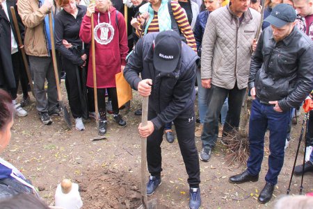 «Одесса без полиэтилена» и «Посади дерево»: сразу две экологические акции стартовали в один день (фоторепортаж)