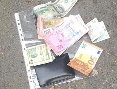 Замначальника отделения одесской полиции попался на взятке в 5000 долларов (фото)