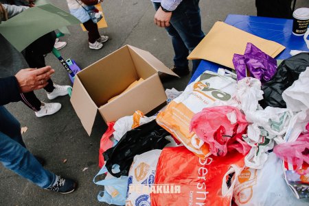 Горожане отказались от полиэтиленовых пакетов в защиту окружающей среды (фото)