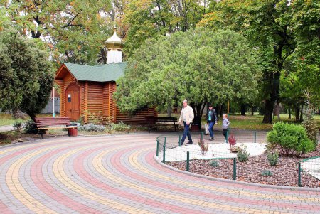 Любуемся осенью: прогулка по территории санатория им. Горького (фоторепортаж)