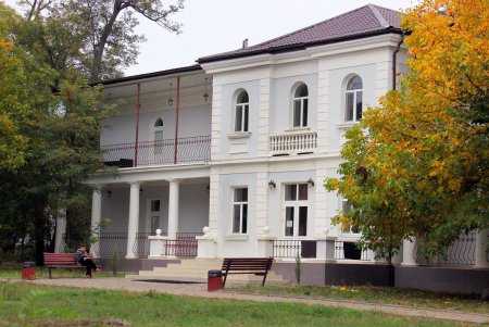 Любуемся осенью: прогулка по территории санатория им. Горького (фоторепортаж)