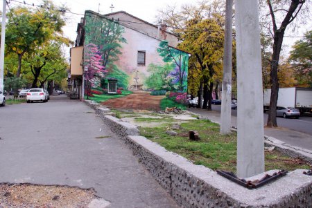 Улицу Новосельского украсил новый мурал (фоторепортаж)