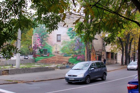 Улицу Новосельского украсил новый мурал (фоторепортаж)