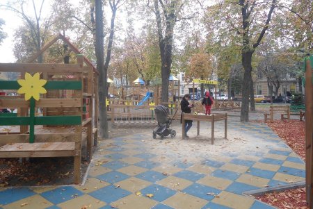 На Соборной площади появилась самая большая инклюзивная площадка в городе (фото)
