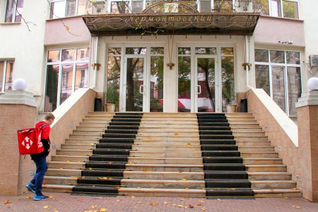 Осень в Лермонтовском переулке (фоторепортаж)
