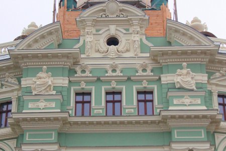 Дом Руссова готовится предстать во всей красе (фоторепортаж)