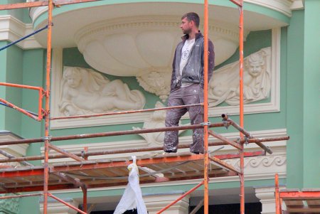 Дом Руссова готовится предстать во всей красе (фоторепортаж)