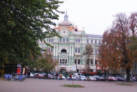 Дом Руссова готовится предстать во всей красе (фоторепортаж)