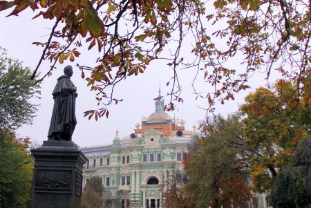 Дом Руссова готовится предстать во всей красе (фоторепортаж)