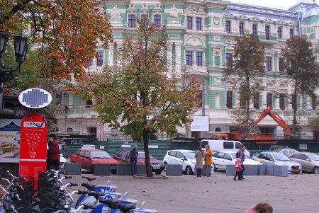 Дом Руссова готовится предстать во всей красе (фоторепортаж)