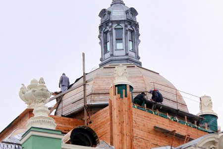 Дом Руссова готовится предстать во всей красе (фоторепортаж)
