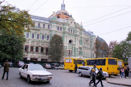 Дом Руссова готовится предстать во всей красе (фоторепортаж)