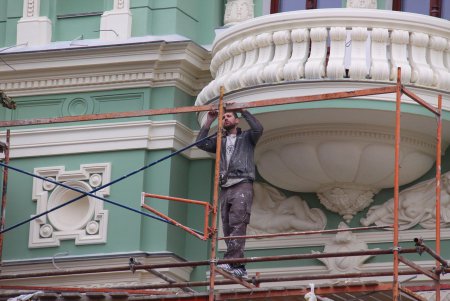 Дом Руссова готовится предстать во всей красе (фоторепортаж)