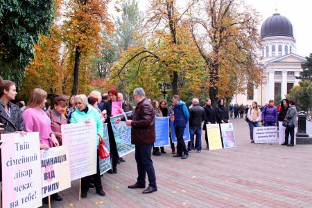 Флешмоб медработников «Защити себя от гриппа» (фоторепортаж)