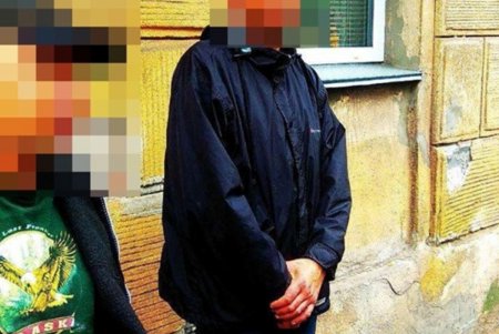 На Старосенной площади избили и ограбили прохожего (фото) 