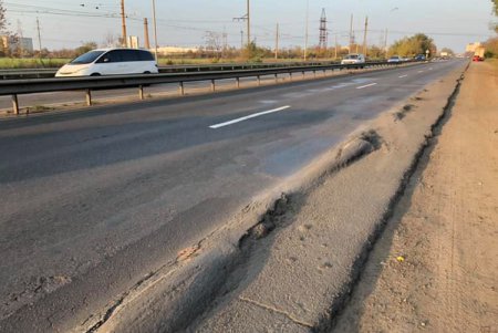 Дорожники ремонтируют трассу Одесса-Мелитополь-Новоазовск (фото)