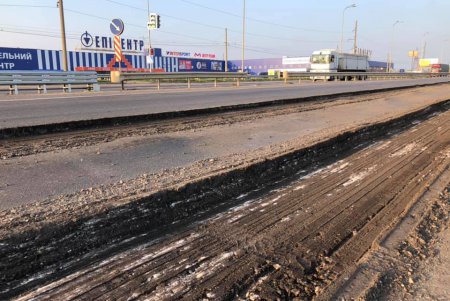 Дорожники ремонтируют трассу Одесса-Мелитополь-Новоазовск (фото)