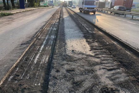 Дорожники ремонтируют трассу Одесса-Мелитополь-Новоазовск (фото)