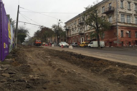 Спуск Маринеско начали ремонтировать: движение частично ограничено (фото)
