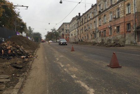 Спуск Маринеско начали ремонтировать: движение частично ограничено (фото)