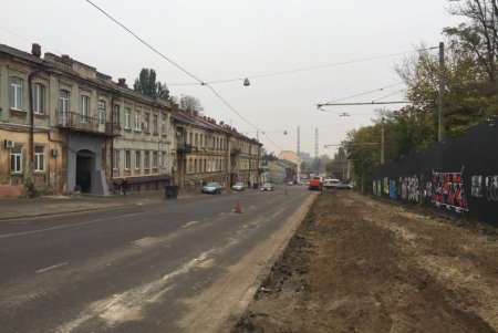 Спуск Маринеско начали ремонтировать: движение частично ограничено (фото)