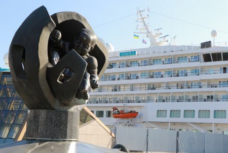 Пассажиры круизного лайнера «Amera» осматривают достопримечательности Одессы (фото, видеокомментарий)